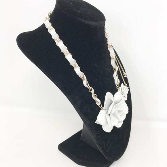 Chanel Vintage Triple Camellia Flower Necklace - Picture 5 of 9